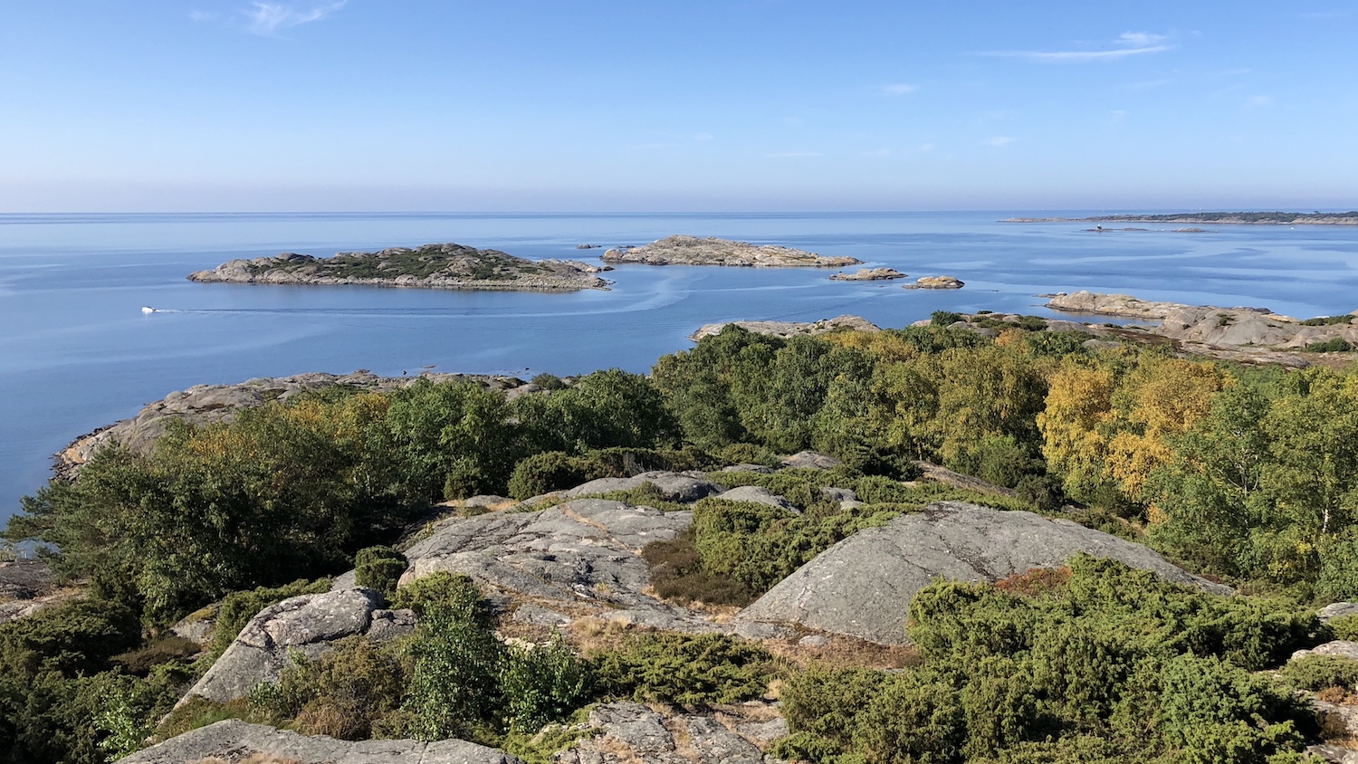 Utsikt från Ramnö kummel som är ett sjömärke från 1700-talet.